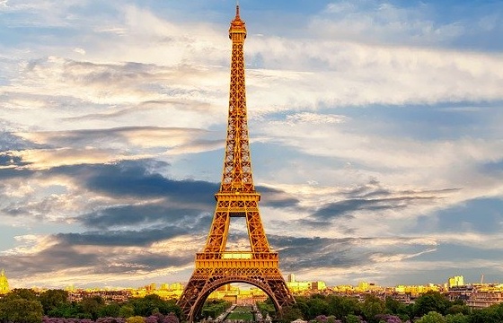 Pariser Eiffelturm in der Abendsonne